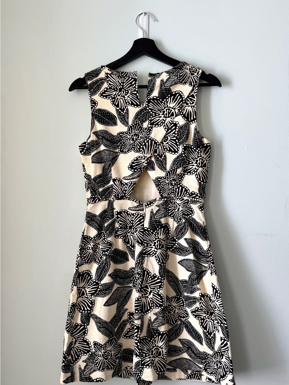 Sleeveless Black & White Fit & Flare Dress